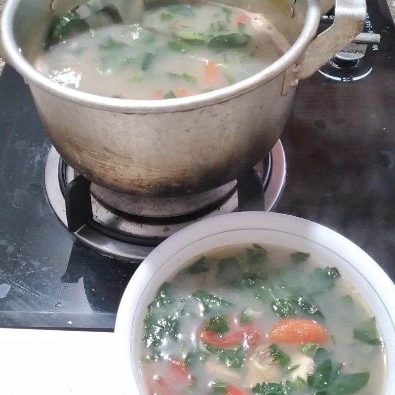 Step 5 Final product of clam soup with water spinach