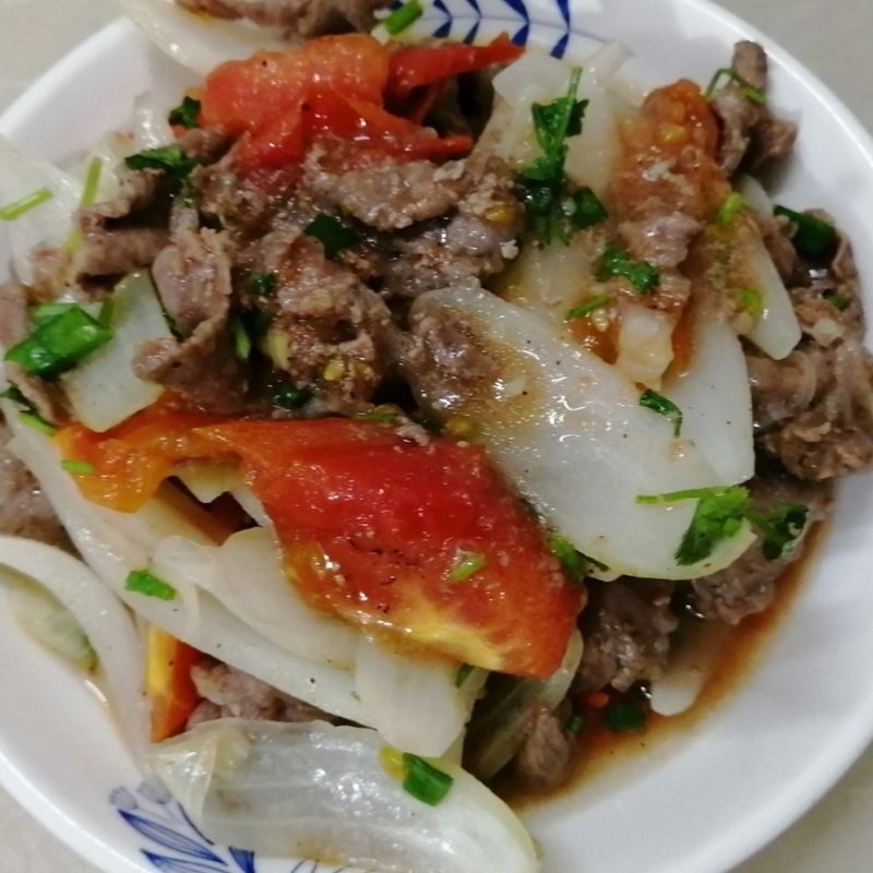 Step 4 Finished Product Stir-fried Beef with Onions and Tomatoes