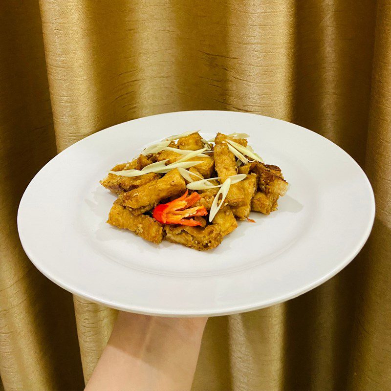Step 4 Final Product Stir-fried tofu with lemongrass and chili
