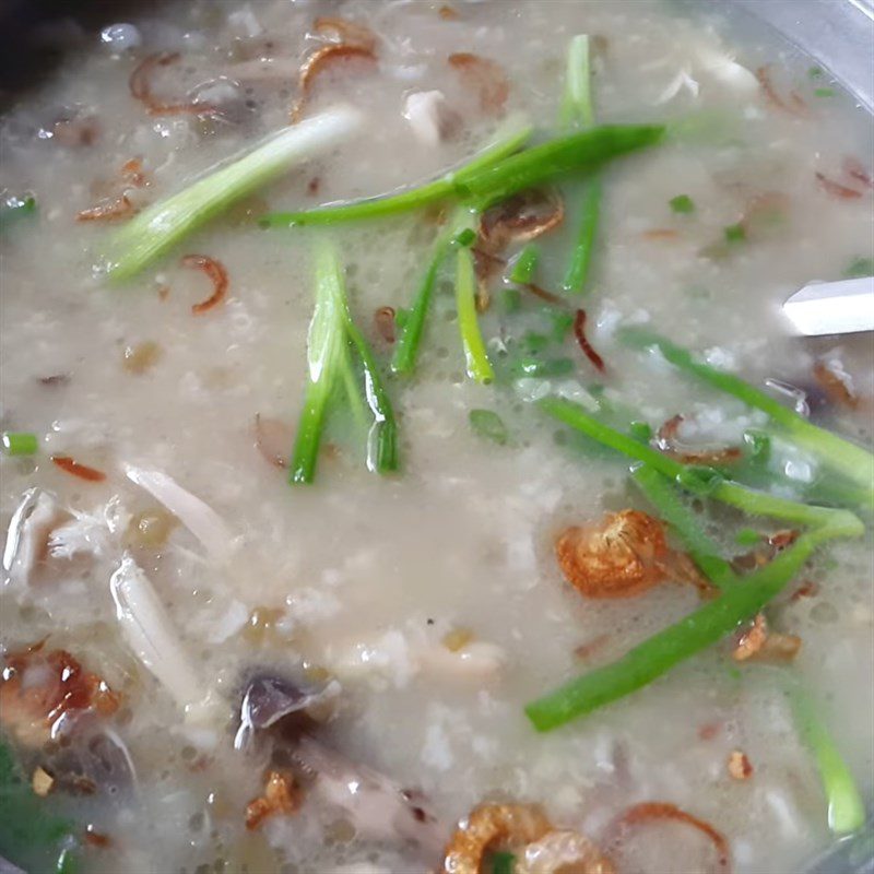 Step 6 Final product of chicken porridge with wood ear mushrooms and mung beans