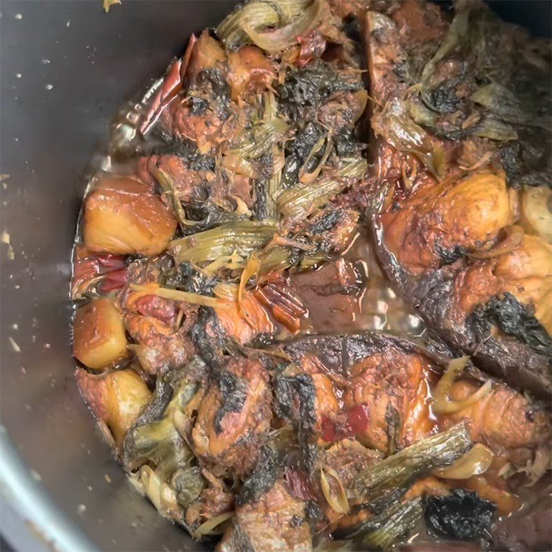 Step 5 Finished Product Carp braised with pickled mustard greens using an electric pressure cooker