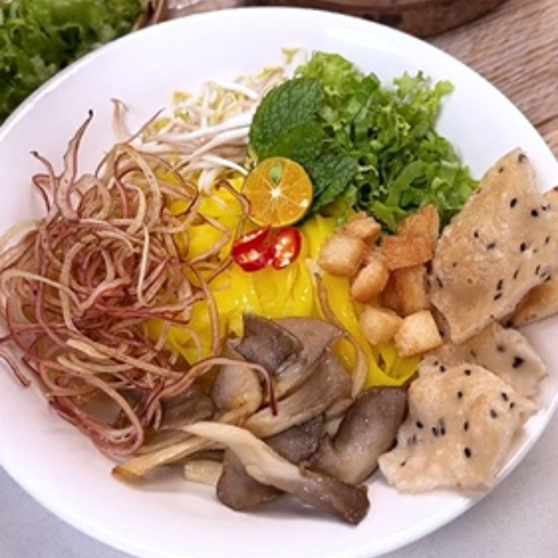 Step 6 Finished product Vegetarian Quang noodles (Oyster mushrooms)