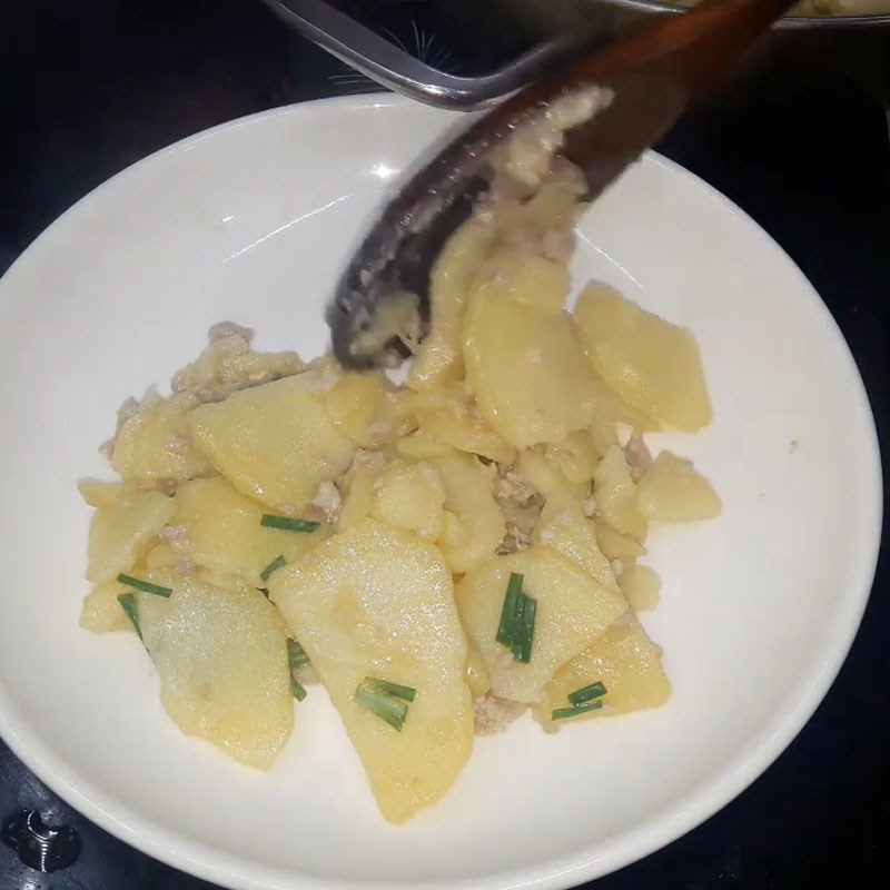 Step 3 Final Product Stir-fried potatoes with minced meat