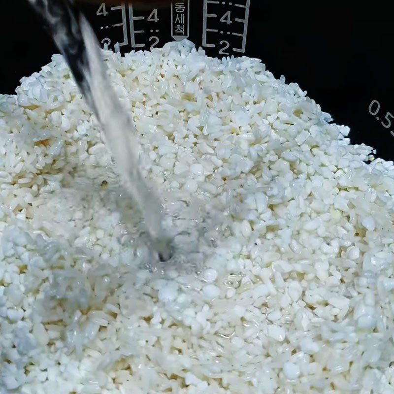 Step 4 Cooking mushy corn sticky rice with a rice cooker Mushy corn sticky rice (boiled corn) using a rice cooker