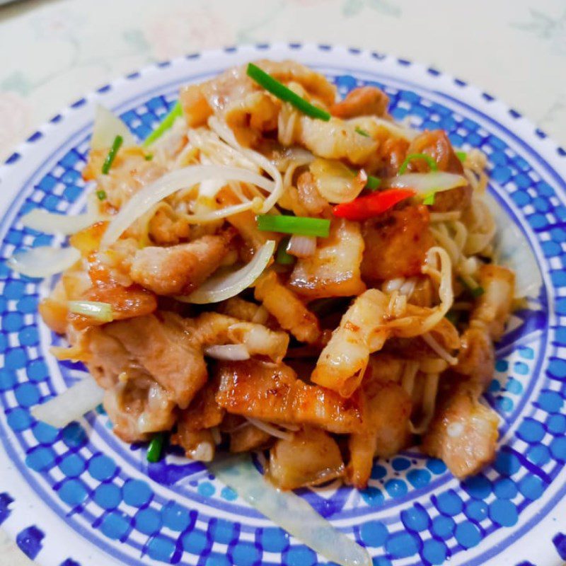 Step 4 Final Product Stir-fried pork with enoki mushrooms