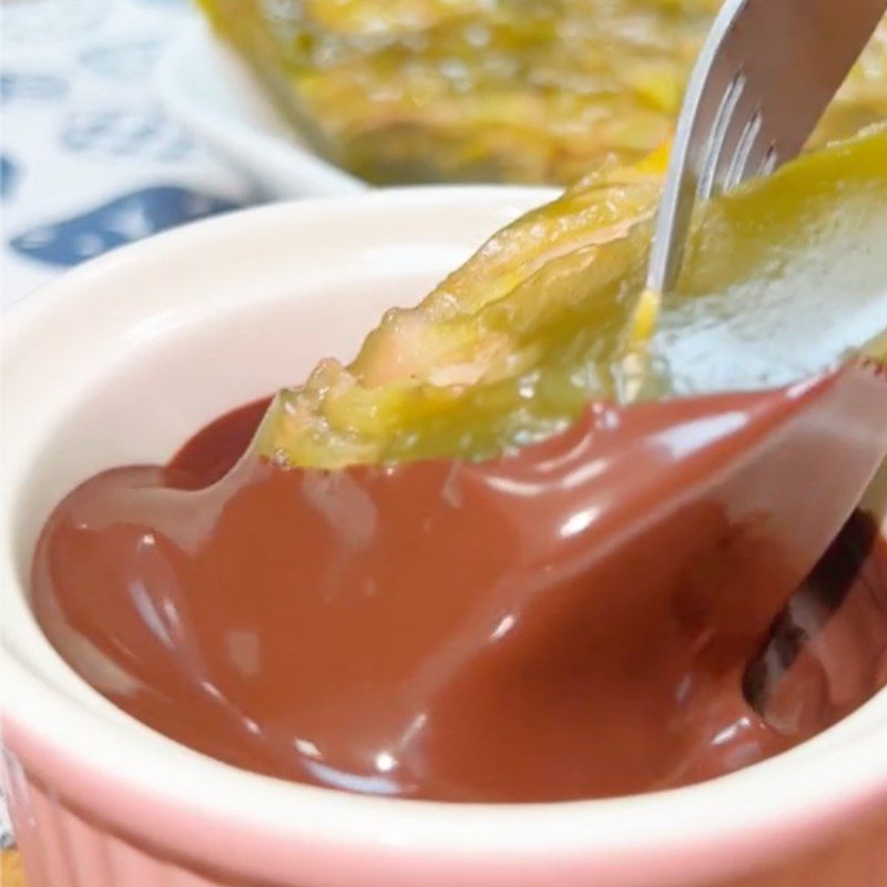 Step 6 Finished product of steamed banana with coconut milk and chocolate dip