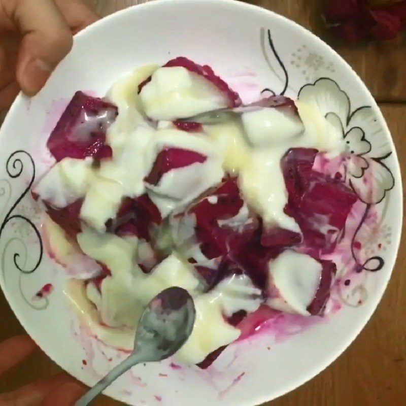 Step 3 Final product Dragon fruit with yogurt