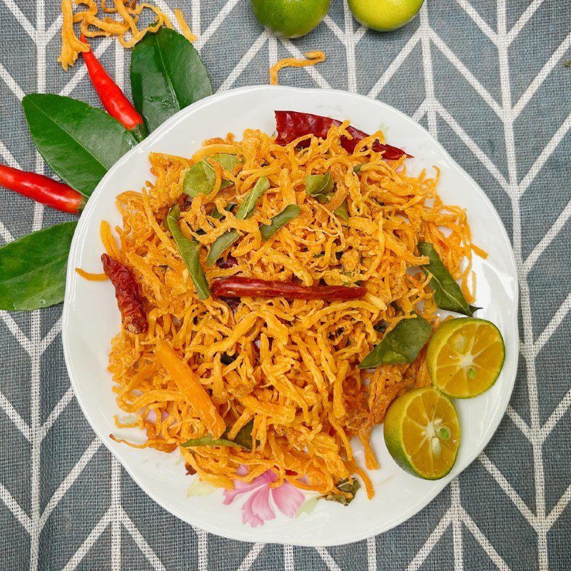 Step 5 Final product of shredded chicken with lime leaves (Recipe shared by a user)