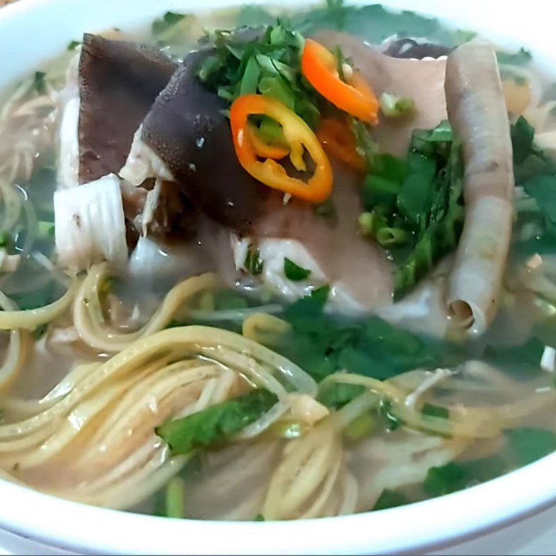 Step 4 Finished product of sour stingray soup with banana flower