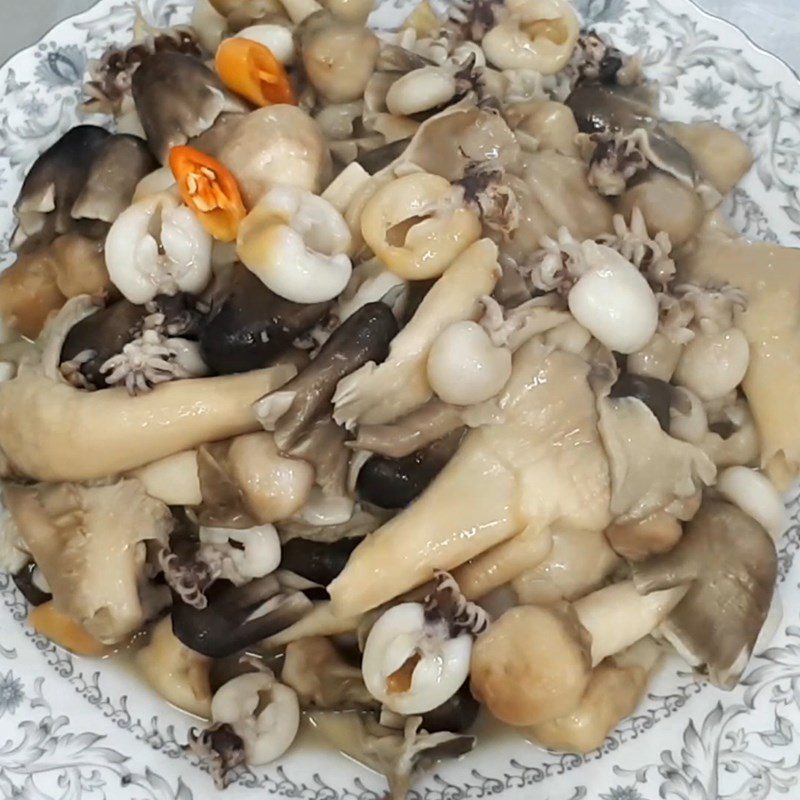 Step 4 Final Product Stir-fried squid with straw mushrooms and abalone mushrooms