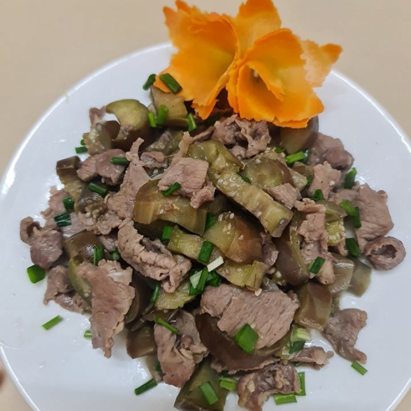 Step 4 Finished product Stir-fried eggplant with beef