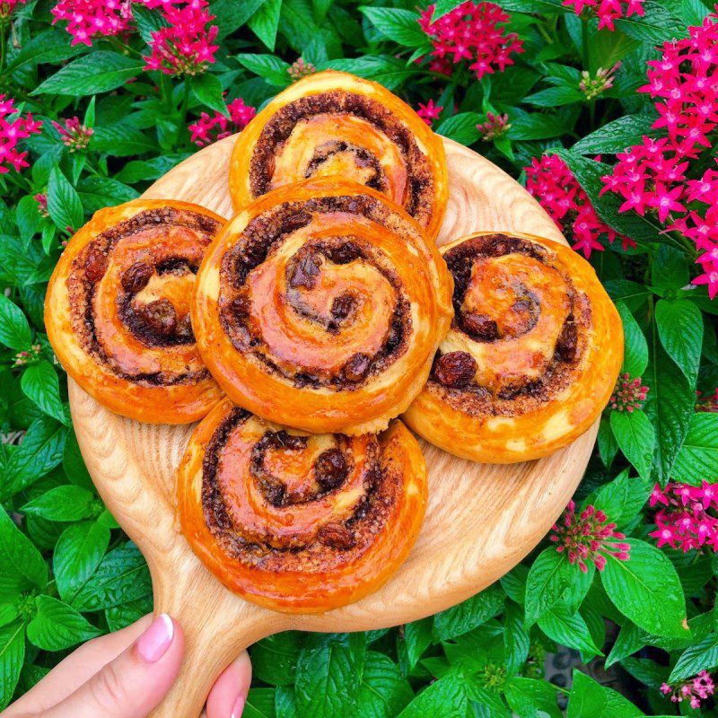 Step 4 Final Product Cinnamon Roll with Raisins