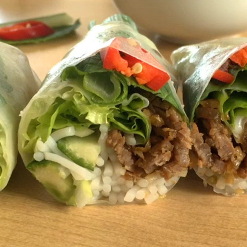 Step 7 Finished product Spring rolls with stir-fried beef and lemongrass