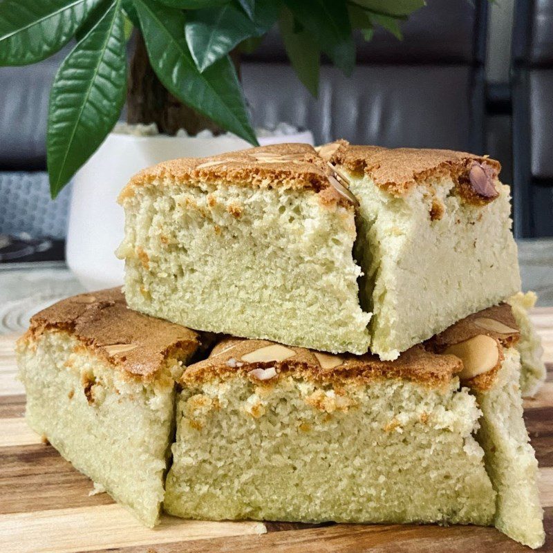 Step 5 Final product of the matcha sponge cake with almonds baked in the oven