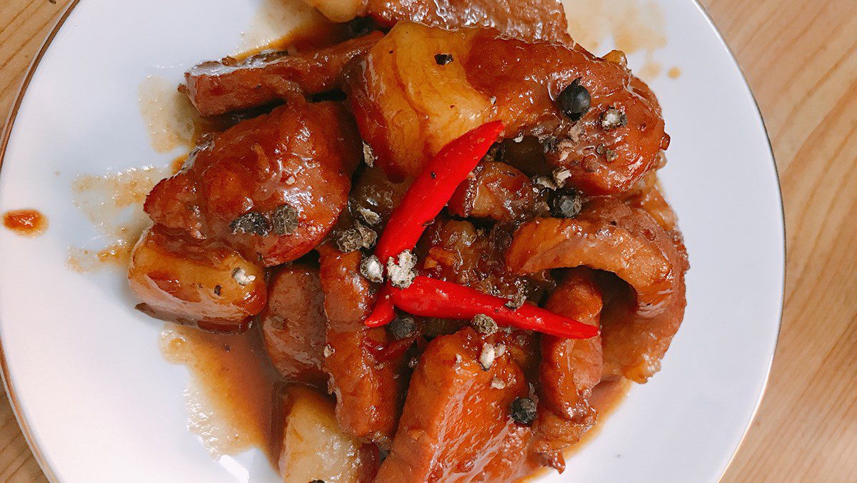 Braised pork belly with pepper