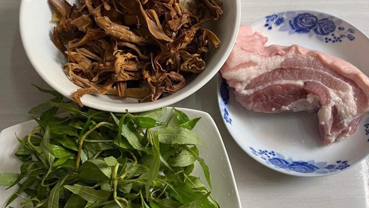 Ingredients for stir-fried bamboo shoots with pork belly