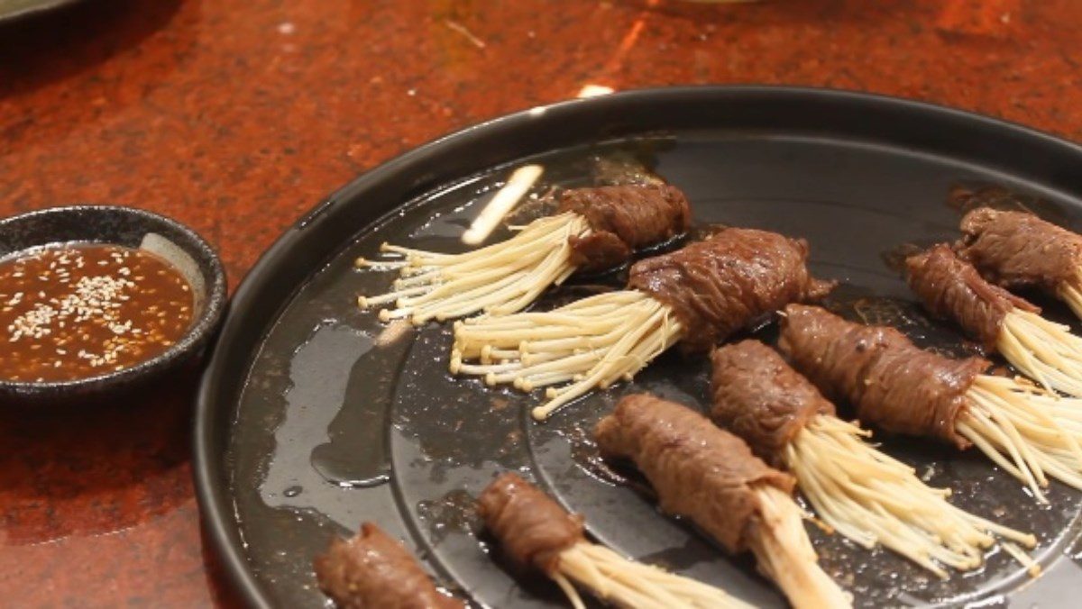 Grilled Beef Rolled with Enoki Mushroom