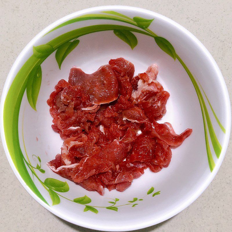 Step 1 Prepare the ingredients for Stir-fried Beef with Onions