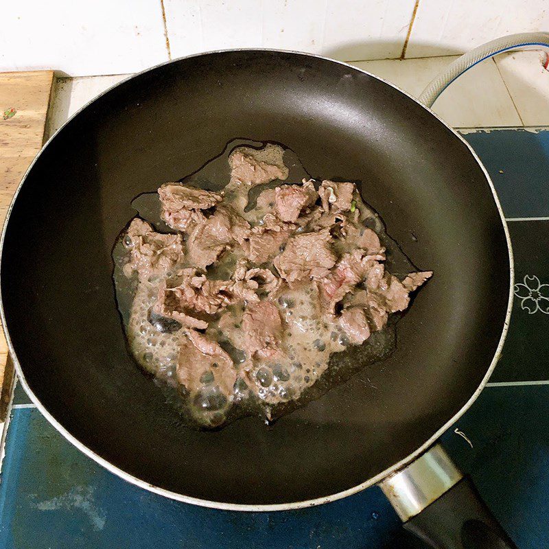 Step 2 Stir-fried beef with onions Stir-fried beef with onions