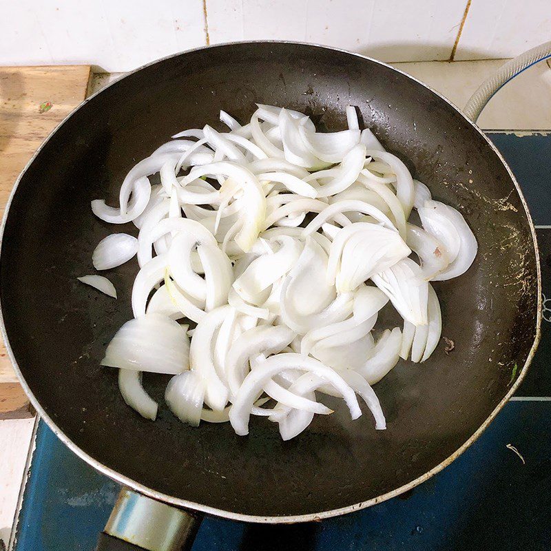 Step 2 Stir-fried beef with onions Stir-fried beef with onions