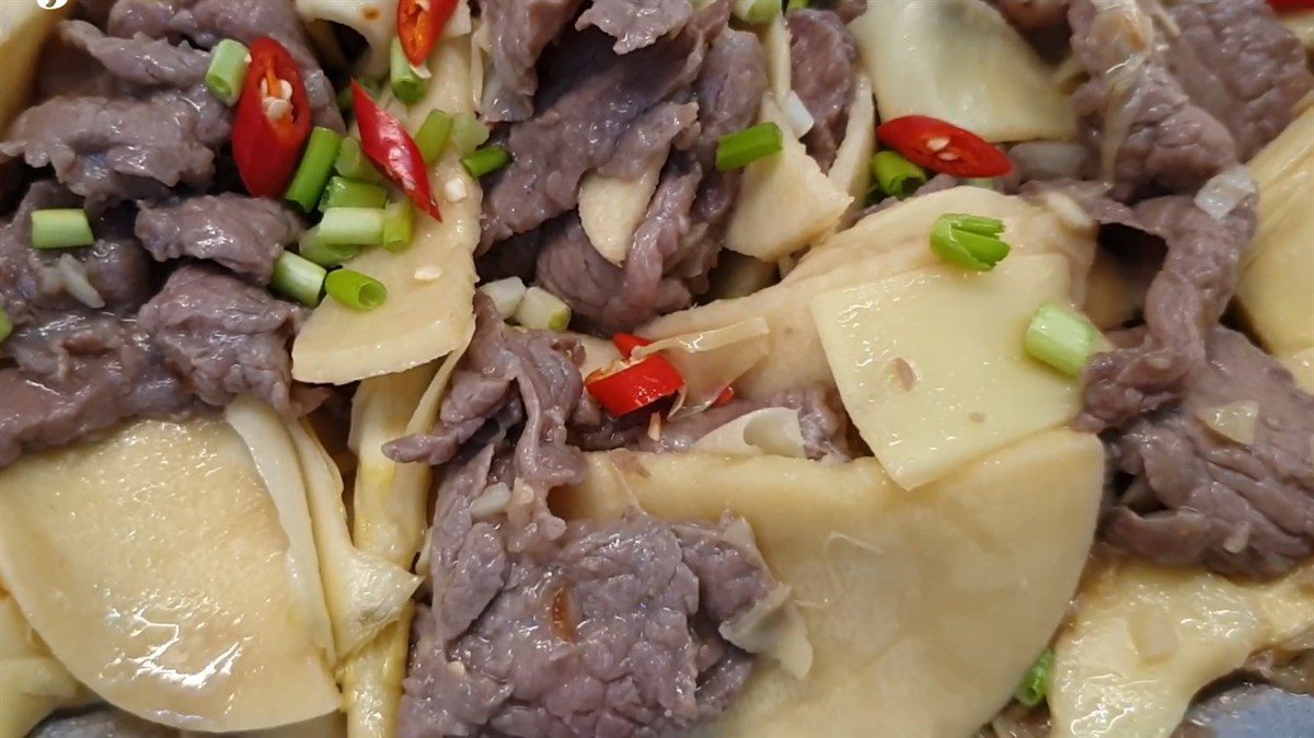 Stir-Fried Beef with Fresh Bamboo Shoots