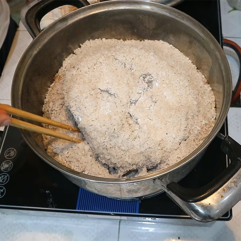 Step 4 Marinating meat with salt Salted pork