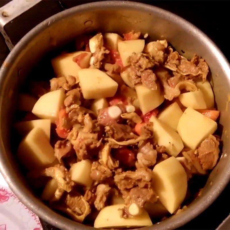 Step 3 Stir-fry buffalo meat Buffalo meat with red wine sauce