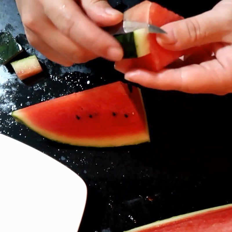 Step 2 Carving a Christmas tree Creating a Christmas tree from watermelon