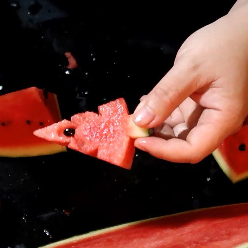 Step 2 Carving a Christmas tree Creating a Christmas tree from watermelon