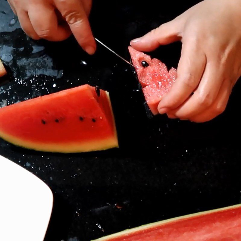 Step 2 Carving a Christmas tree Creating a Christmas tree from watermelon