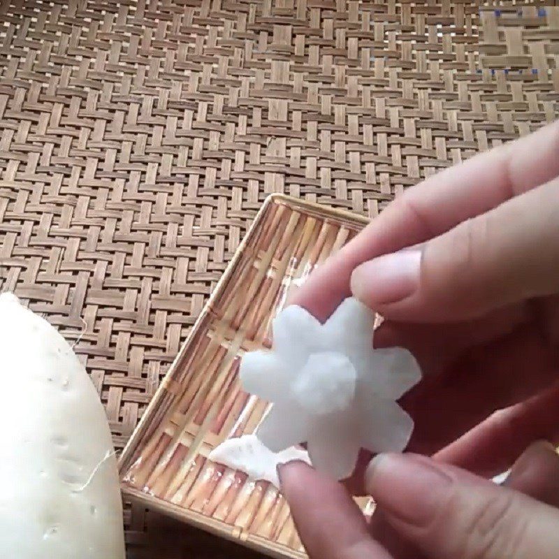 Step 1 Carving White Radish Flowers for White Radish Flower Jam