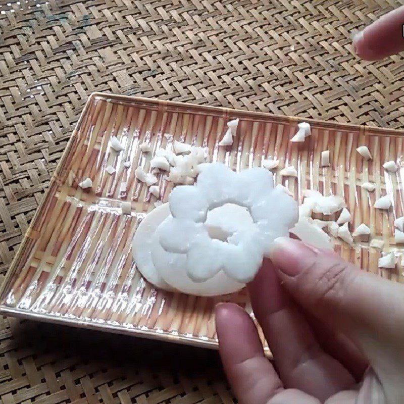 Step 1 Carving White Radish Flowers for White Radish Flower Jam