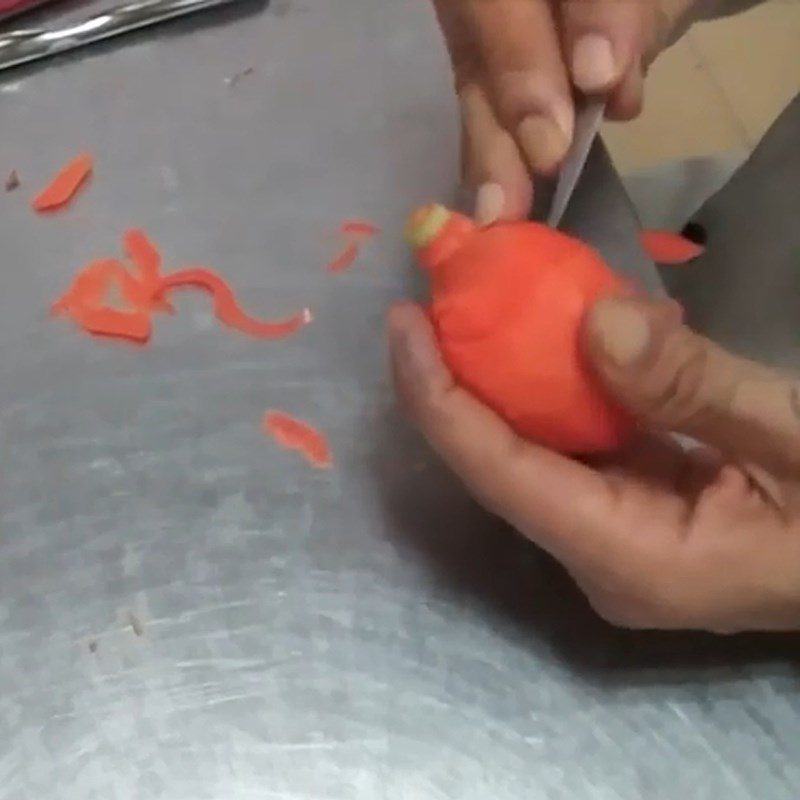 Step 2 Carve the grooves of the pine cone Shape the Christmas pine cone from a carrot