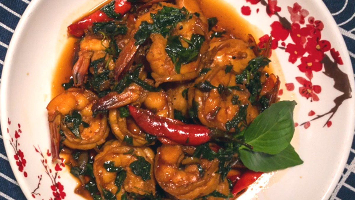 Shrimp with Basil Leaves