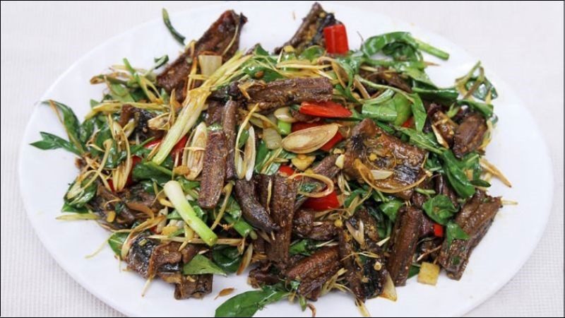 Stir-fried eel with rice paddy herb