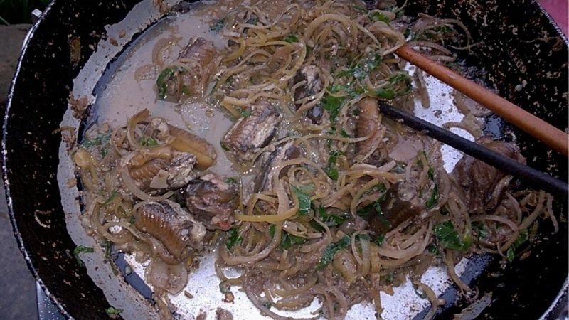 Stir-fried eel with banana flower