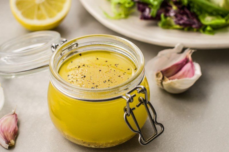 Garlic and olive oil sauce