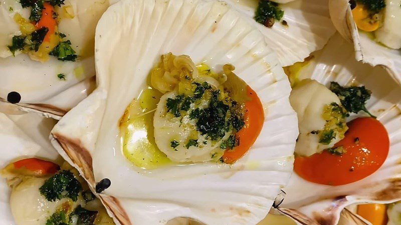 Grilled Scallops with Garlic Butter