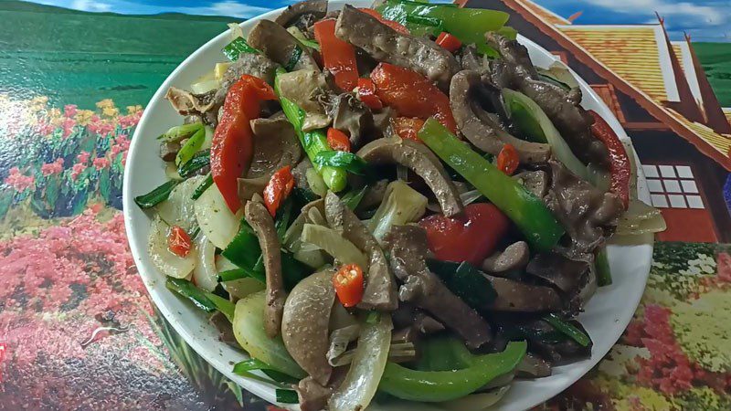 Stir-fried mixed chicken hearts and gizzards