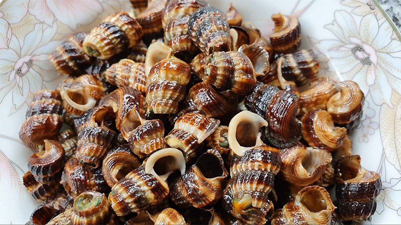 Garlic butter stir-fried snails