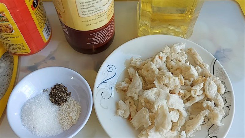 Ingredients for 3 ways to make salty fried vegetarian pork skin