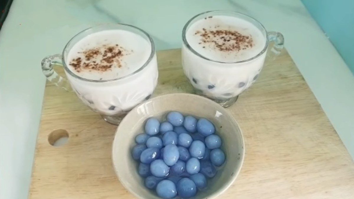 Blue butterfly pea tapioca pearls made from tapioca flour