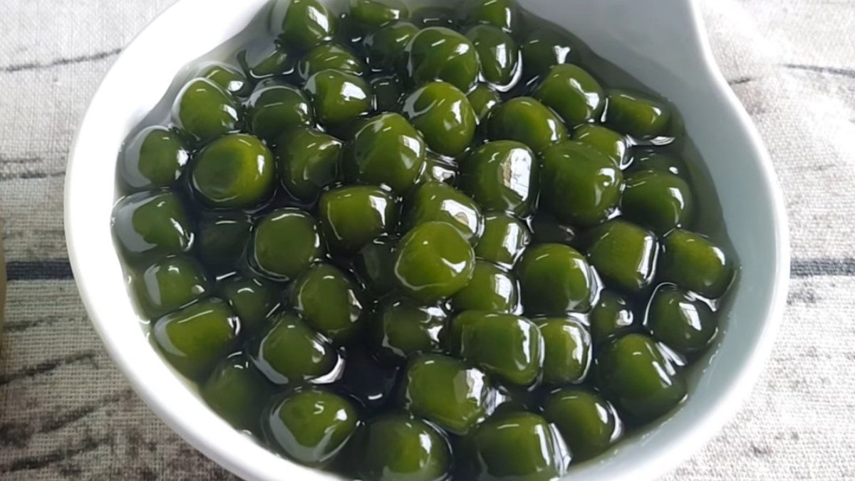 Green tea tapioca pearls from tapioca flour