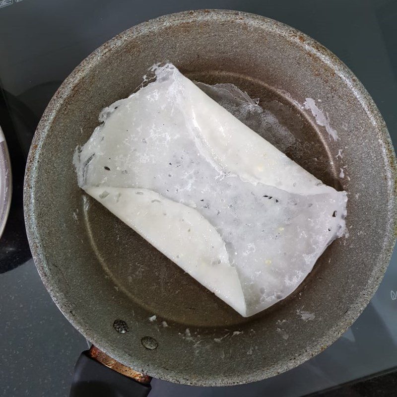 Step 2 Pouring wet cake using a pan Wet cake with roasted pork using an air fryer