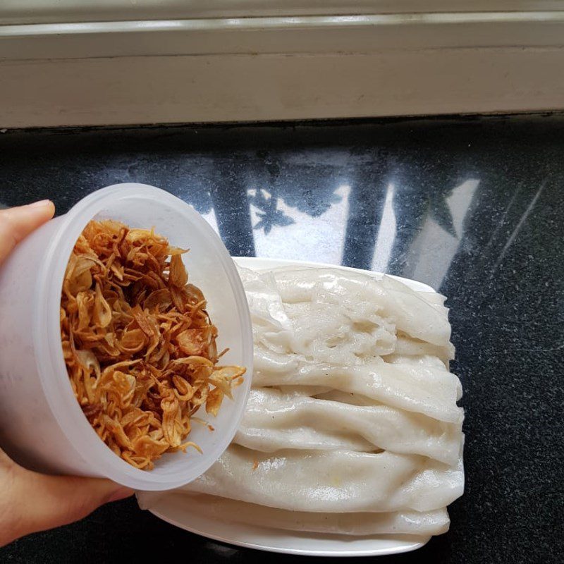 Step 2 Pouring wet cake using a pan Wet cake with roasted pork using an air fryer