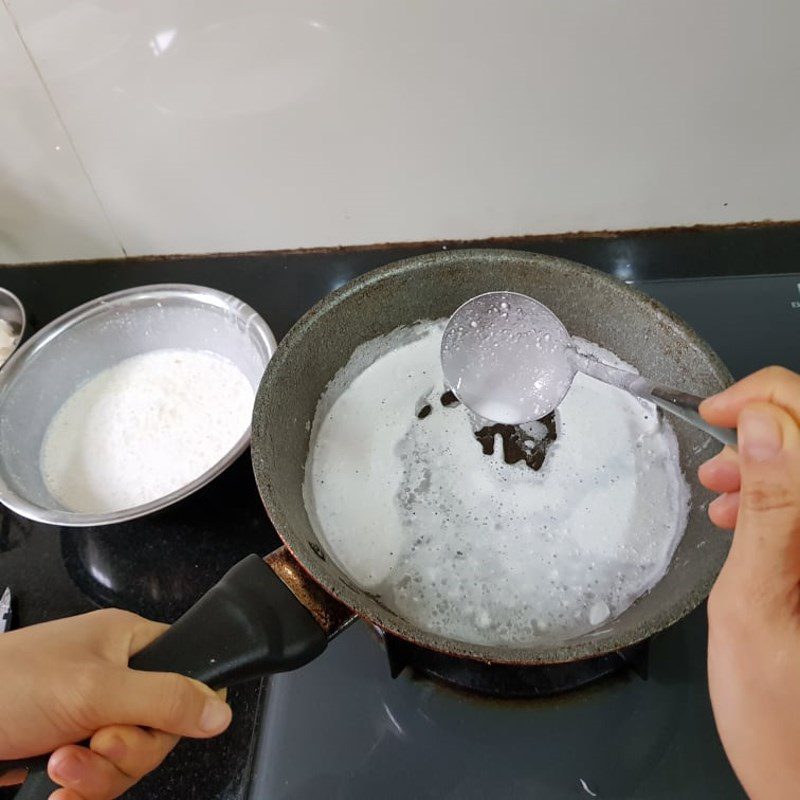 Step 2 Steam the rice cakes using a pan Steamed Rice Cakes with Roasted Pork using an Air Fryer