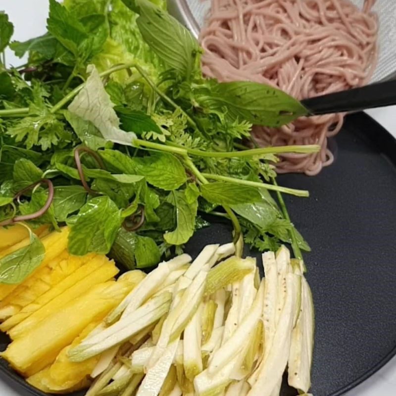 Step 4 Garnishing Steamed Fish