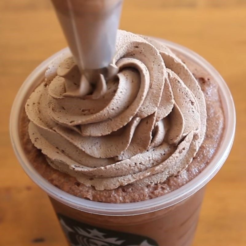 Step 2 Decorating the Mocha Cookie Crumble Frappuccino