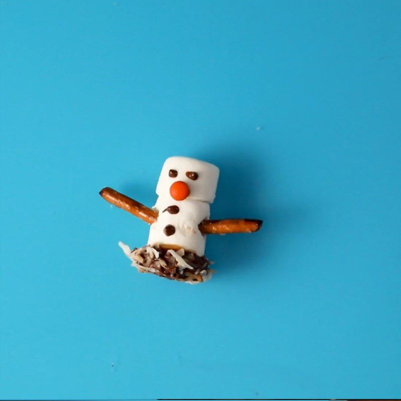 Step 4 Decorating Snowman from marshmallow candy