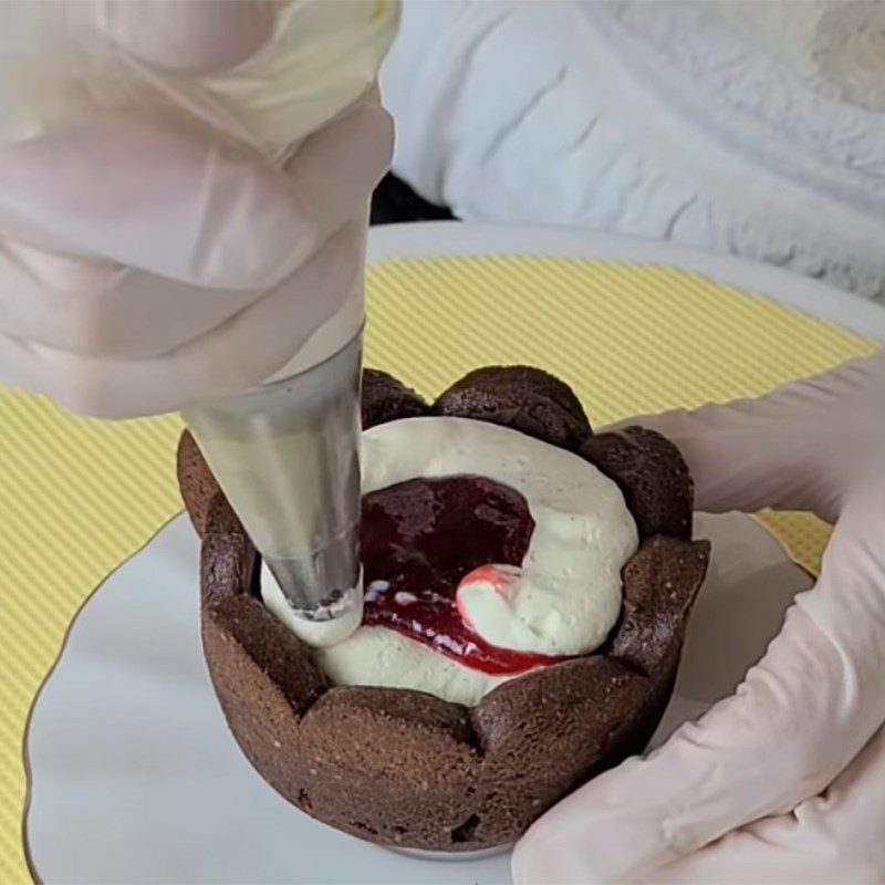 Step 9 Decorate the cake Assorted fruit tart in a cup shape